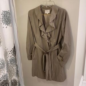 Lightweight Khaki Trench with Ruffle Collar | Size M
